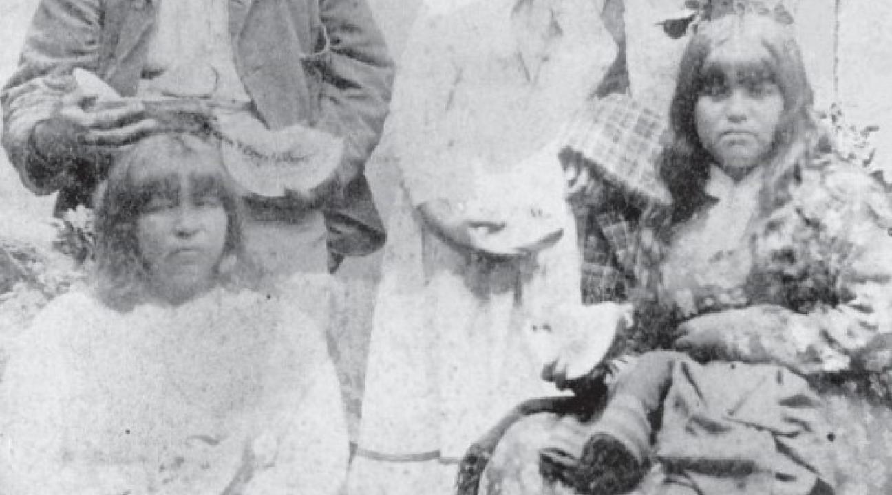 alt="A Makahmo Family, circa 1898"